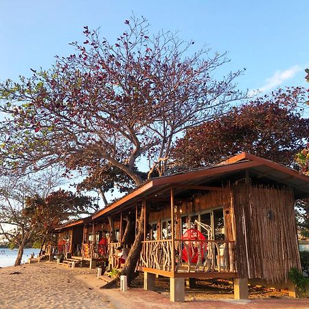 Crusoe Cabins Casobe Calatagan Exterior foto